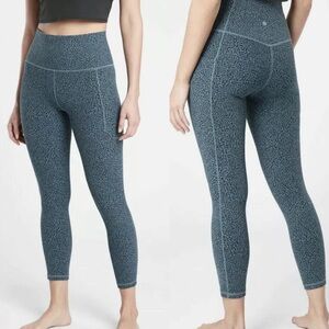 Athleta Salutation Stash Il Textured 7/8 Leggings Cheetah Leopard Blue Black XS